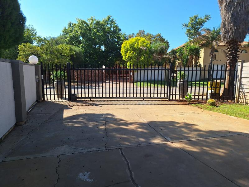 4 Bedroom Property for Sale in Flamwood North West